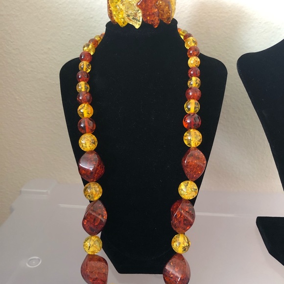 NEW set of artificial amber necklace and bracelet. - Picture 4 of 6